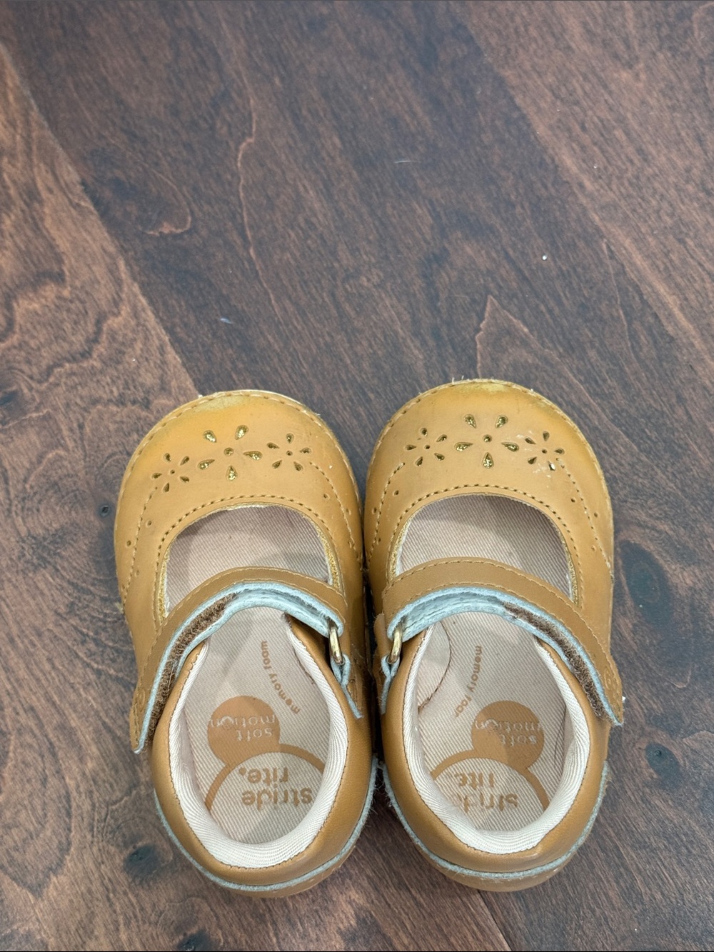 Stride Rite Leather Baby Girls Mary Jane’s Shoes Velcro Strap, size 4 Tan - Picture 8 of 9